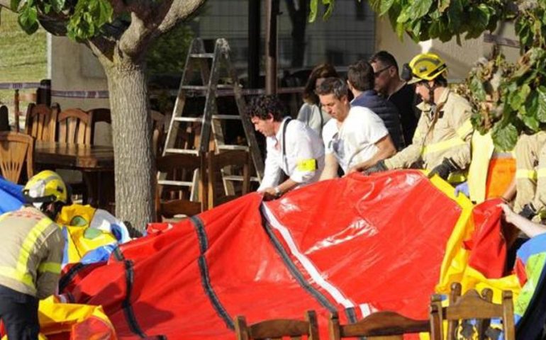 Esplode il castello gonfiabile, morta una bambina di 6 anni Esplode il castello gonfiabile, morta una bambina di 6 anni