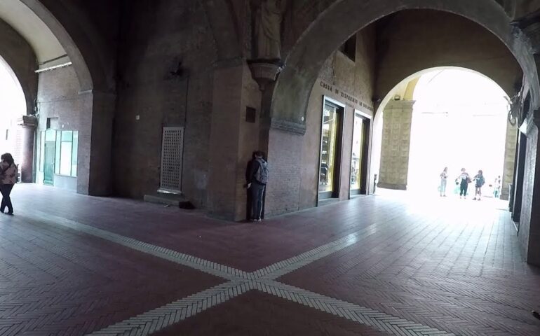 Lo sapevate? A Bologna, in un palazzo del centro, c’è un “telefono senza fili”