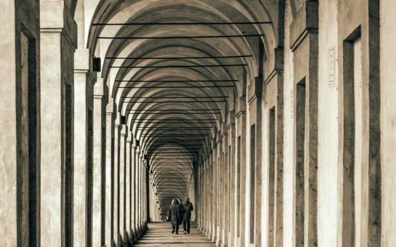 Perché vennero costruiti i portici a Bologna? La risposta non è quella che pensavate