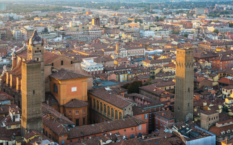 Lo sapevate? Una volta a Bologna le torri “camminavano”: ecco perchè