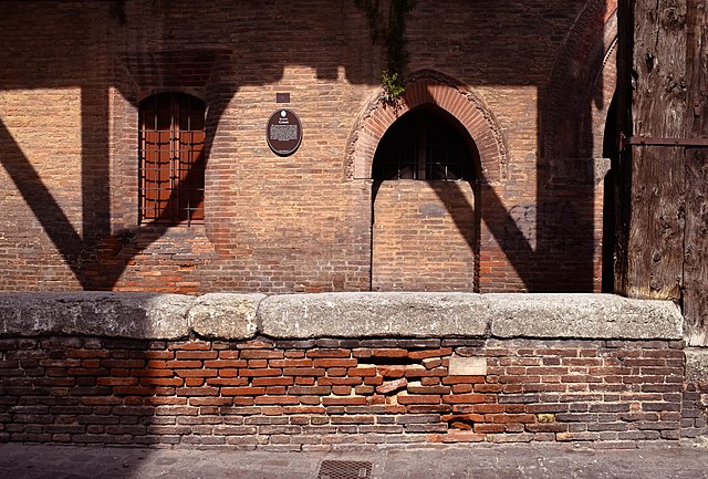 Palazzo Grassi, nel centro storico di Bologna un imperdibile angolo di Medioevo