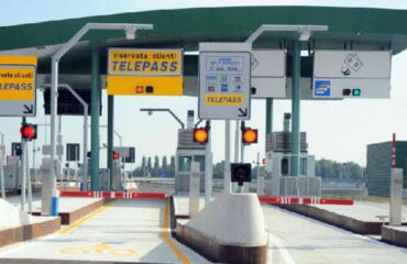 «Io 4mila euro di multa non le pago», 80enne viaggia a scrocco in autostrada per due anni