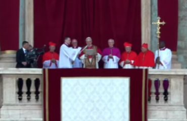 Il Cardinale Robert Francis Prevost Eletto Papa Leone XIV: le prime parole di speranza e pace per il mondo