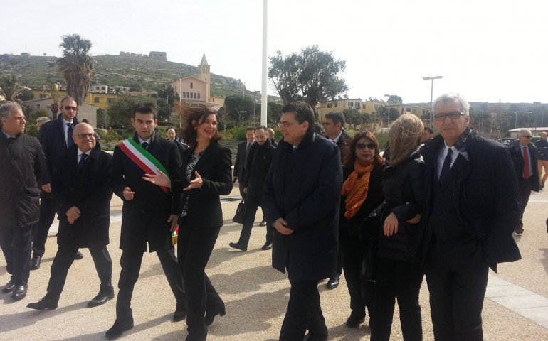 Laura Boldrini arriva a Cagliari: la visita istituzionale parte dal quartiere di Sant’Elia.