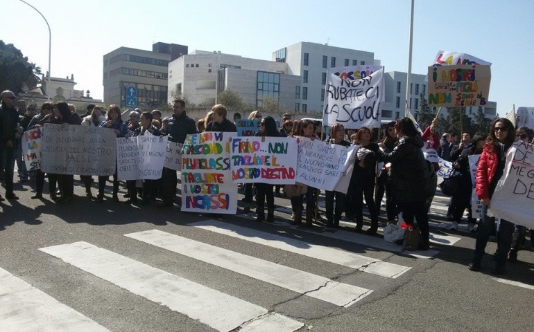 Cagliari: Sindaci in marcia contro il piano di dimensionamento: “la scuola non si tocca”.