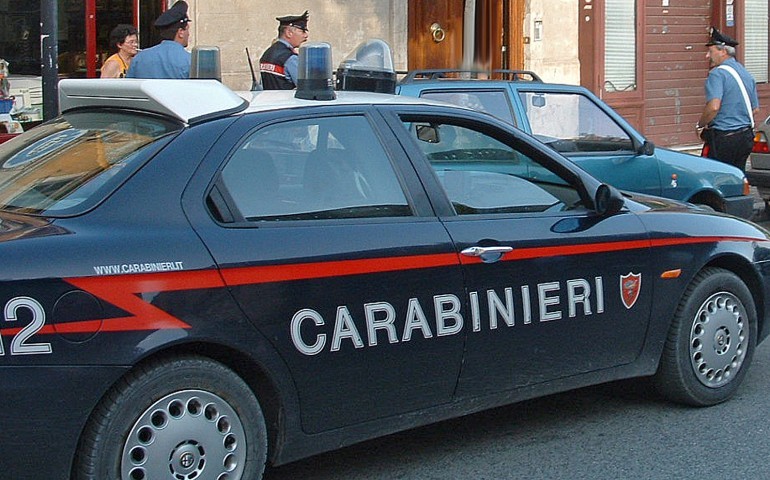 Ruba a casa dei genitori dell’ex ragazza e la accusa. Arrestato per furto e calunnia