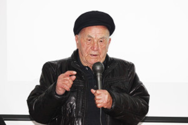 Modesto Melis, festeggerà i suoi 95 anni lanciandosi con il paracadute