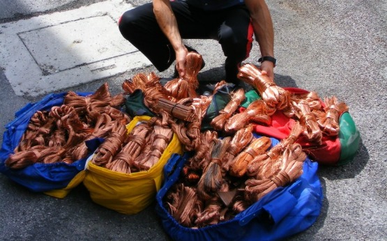 Assemini: Rubano 100 kg di cavi di rame da un magazzino. In manette due pregiudicati del campo nomadi di Truncu is Follas