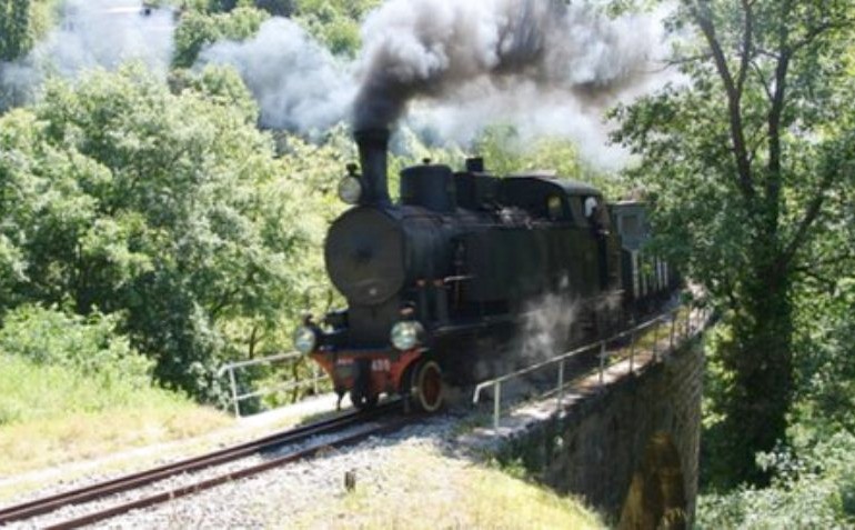 A rischio, ancora una volta, la tratta del trenino verde Arbatax-Mandas. La rabbia degli operatori turistici: “così ci tagliano fuori”.