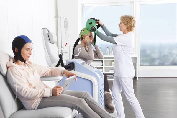 Un casco che salva i capelli dalla chemioterapia