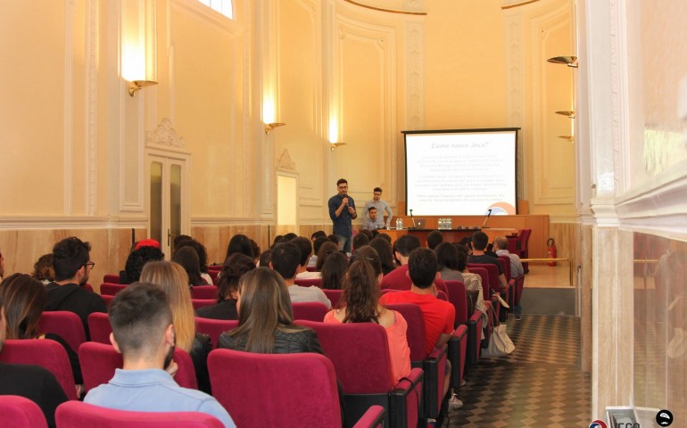 Luca Usai durante la presentazione del progetto