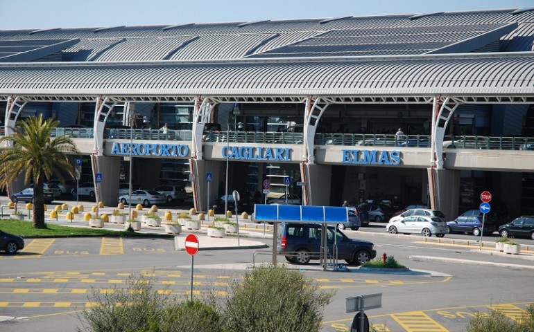 Elmas, non si apre il carrello di un aereo privato, momenti di tensione in aeroporto