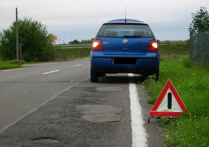 Cagliari. Fingono di avere l’auto in panne, una donna si ferma per aiutarli e la rapinano