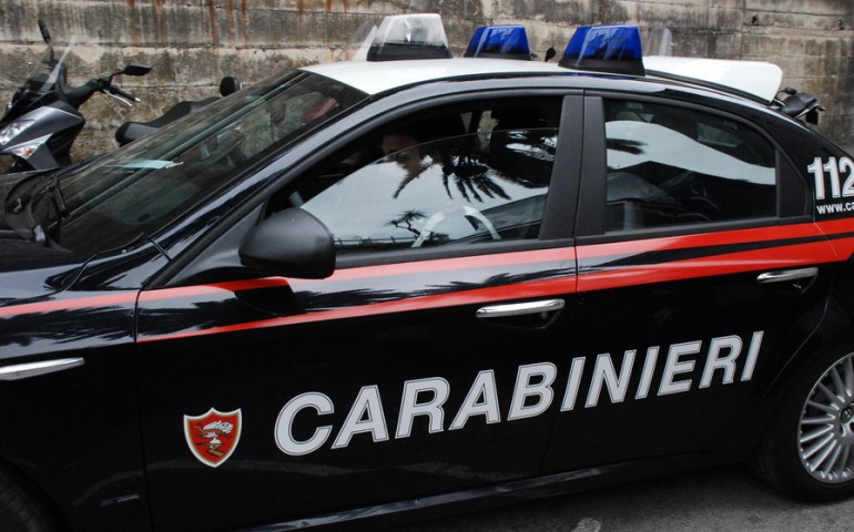Escalaplano: fugge al posto di blocco e poi aggredisce i Carabinieri