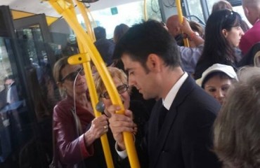 il sindaco Zedda sul bus