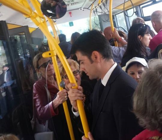 il sindaco Zedda sul bus