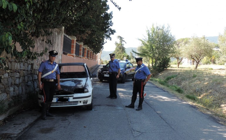 Litiga con l’amico e appicca fuoco alla sua auto. Arrestato dai carabinieri 34enne di Castiadas