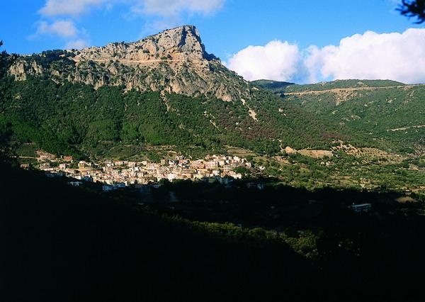 Lagomodeo, Noi sardi nel mondo. Premiati chef, designer e la Dinamo Sassari.