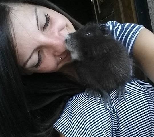 Quartu: una nutria per amica. L’incredibile storia di Kiwi e della sua padroncina