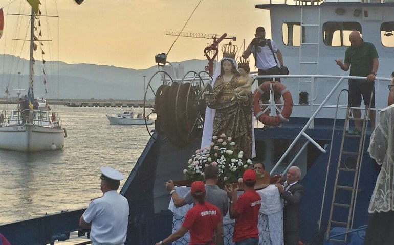 processione per la madonna di bonaria, cagliari