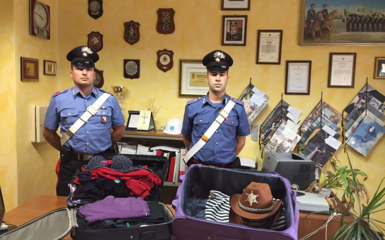 Rubava valigie e trolley dai pullman ARST. Arrestato dai carabinieri 35enne di Sarroch