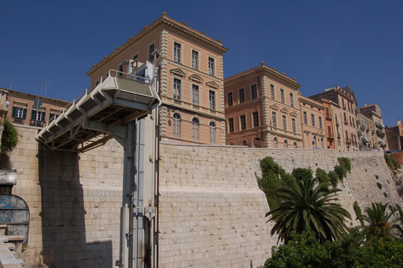 L’ascensore di Castello si blocca. Croceristi bloccati al caldo per un’ora