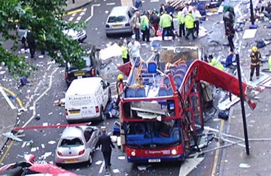 Decimo anniversario dagli attacchi terroristici a Londra. La città ricorda così il dramma