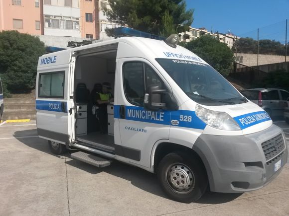 Ancora un tragico incidente con esiti mortali a Cagliari. L' incidente, che ha coinvolto un anziano scooterista di Elmas,Luigi Medda di 70 anni, è avvenuto nella prima mattinata a Cagliari, in via Del Fangario. Lo scooter è andato a sbattere