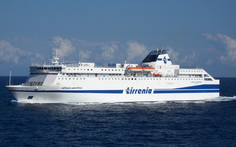 Una nave della Tirrenia