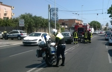 Viale Marconi: centauro si schianta contro una Panda. Ricoverato in gravi condizioni al Brotzu