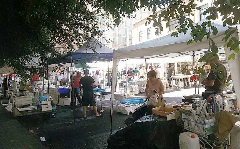 Crolli al mercato di San Benedetto. Parlano gli operatori: “si poteva evitare”