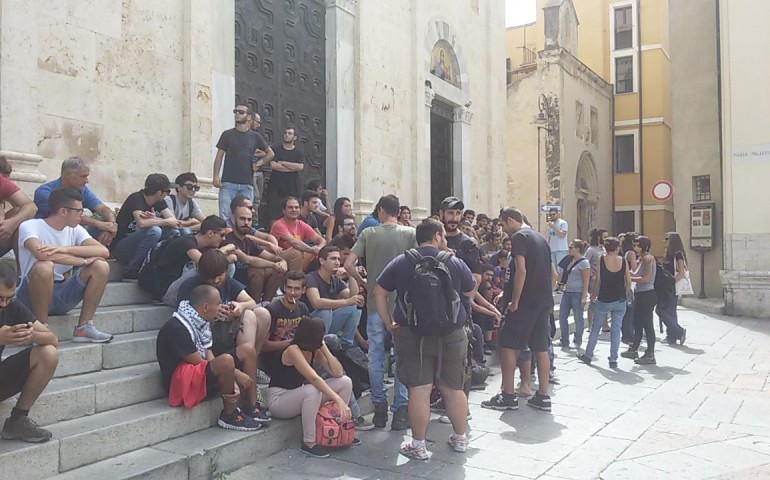 Cagliari. Castello blindata, la protesta dei residenti: “no al razzismo”