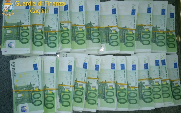 Cagliari. Sequestro record di banconote false: 230mila euro nascosti tra libri