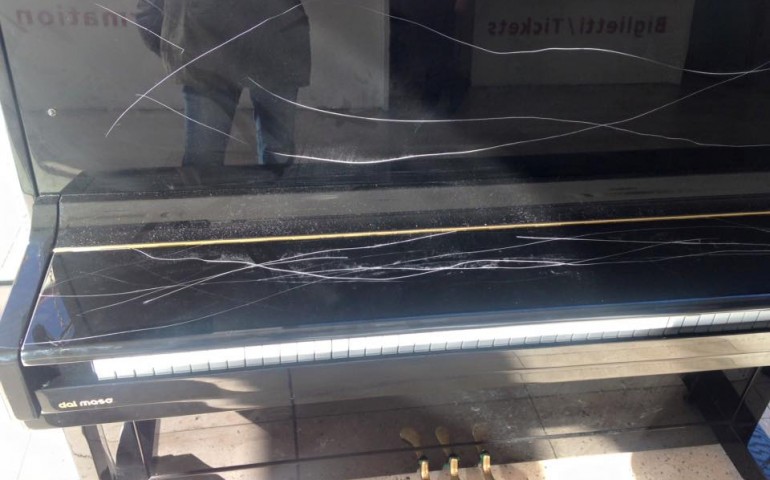 Cagliari. Vandali danneggiano il pianoforte della stazione metro di Piazza Repubblica