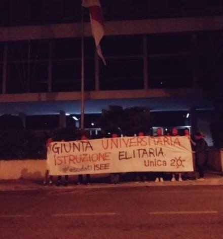 Blitz notturno degli studenti universitari in Regione: “modificati senza preavviso i parametri Isee, mille studenti senza borsa di studio”