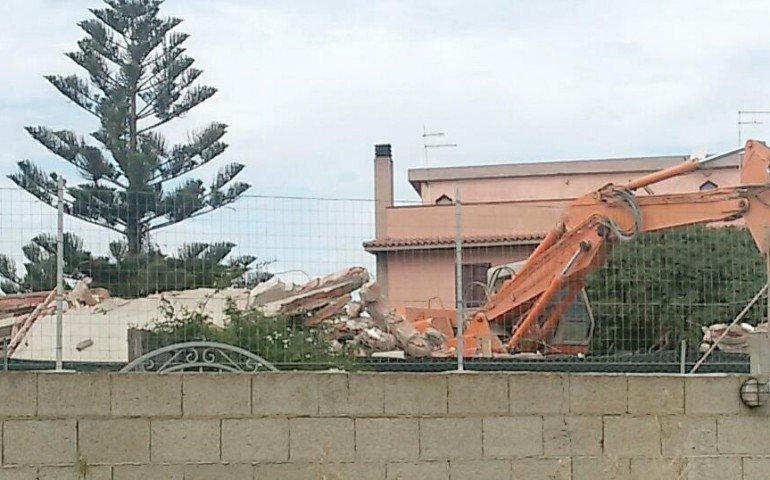 Medau Su Cramu, proseguono le demolizioni. I residenti: “Non ci fermeranno”