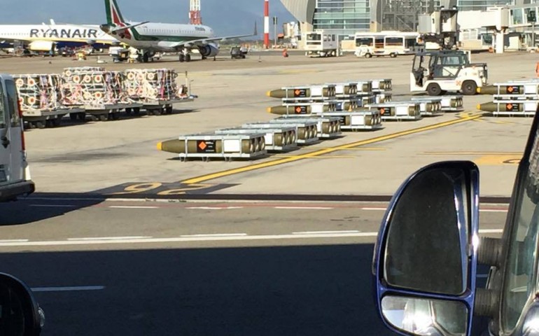 Aeroporto di Elmas. Boeing carico di bombe. Cotti, M5S: “Sardegna militarizzata”