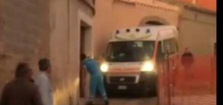 Sinnai, lavori per l’abbattimento di un muro e l’ambulanza rimane “intrappolata”.VIDEO