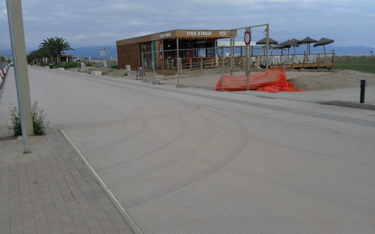 Pochi giorni di vita e la pista ciclabile e runner del Poetto è già stata rovinata dagli incivili