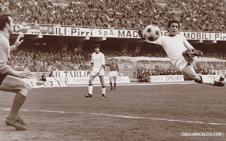 Statua per Gigi Riva a Cagliari: parte la raccolta di fondi