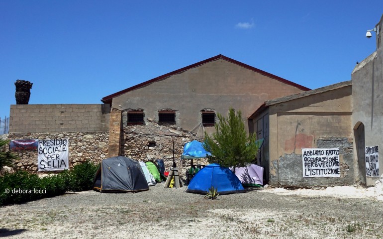 L’Associazione Sant’Elia Viva sospende il presidio dell’ex asilo dopo l’incontro con il Comune. “Soddisfatti, ma vigileremo”