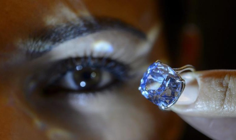 Luna Blu, il diamante da record costato 48,5 milioni dollari. E’ il regalo di compleanno di un papà alla figlia di 7 anni