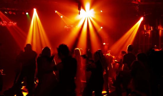 Blitz dei carabinieri nei locali del centro: 7 ballerine “in nero” in un night. Maximulta da 14 mila per i gestori