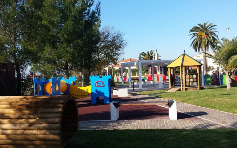 Assemini, inaugurato parco giochi in memoria dei bambini vittime delle guerre