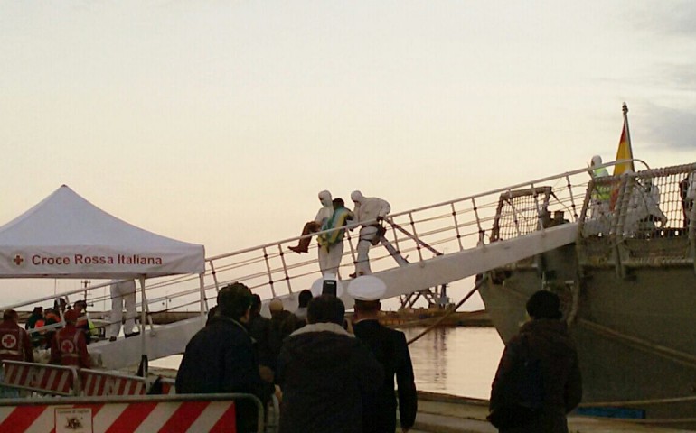 Anche 33 donne e 27 bambini tra i migranti sbarcati a Cagliari