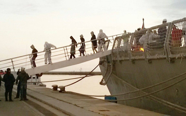 Cagliari. Attraccata la nave con a bordo 287 migranti: il nono sbarco dall’inizio dell’anno