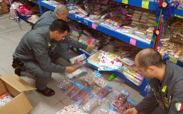 La Finanza di Cagliari sequestra 41mila articoli in uno store cinese a Sestu