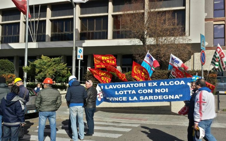 Cagliari. In piazza gli operai Alcoa e i malati Sla del Sulcis