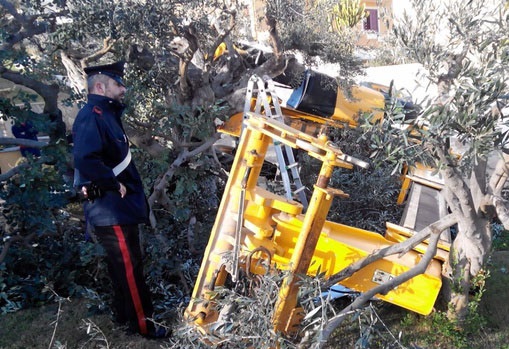 Tragedia a Pirri. Travolto da un muletto nel giardino di casa: muore un imprenditore 60enne