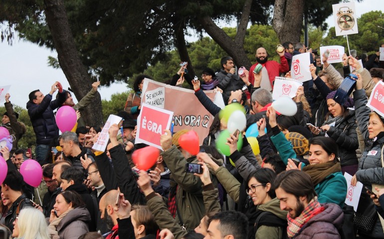 Unioni civili. Flash mob arcobaleno a Cagliari per i “diritti di tutti”